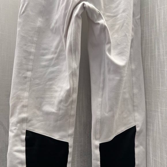 Alo Yoga Black and White Motto high Waisted Leggings - Picture 8 of 9